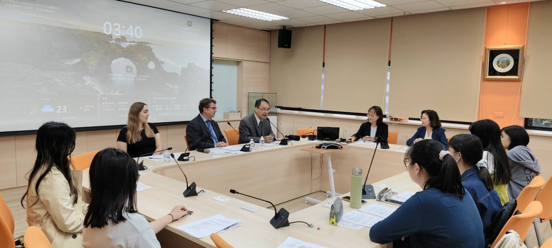 學生專注學習講座照片