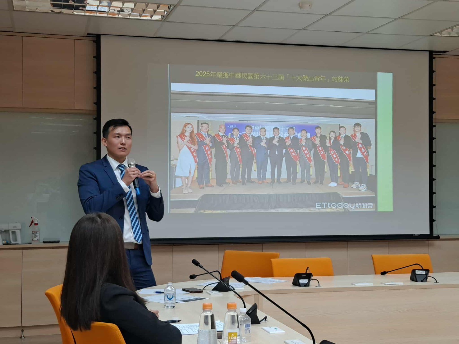 講者分享與其他十大傑出青年的交流經驗 講者分享與其他十大傑出青年的交流經驗